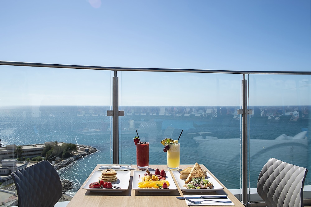 Hotel El Puerto by Pierre & Vacances — Restaurant & bars in Fuengirola, Andalusia