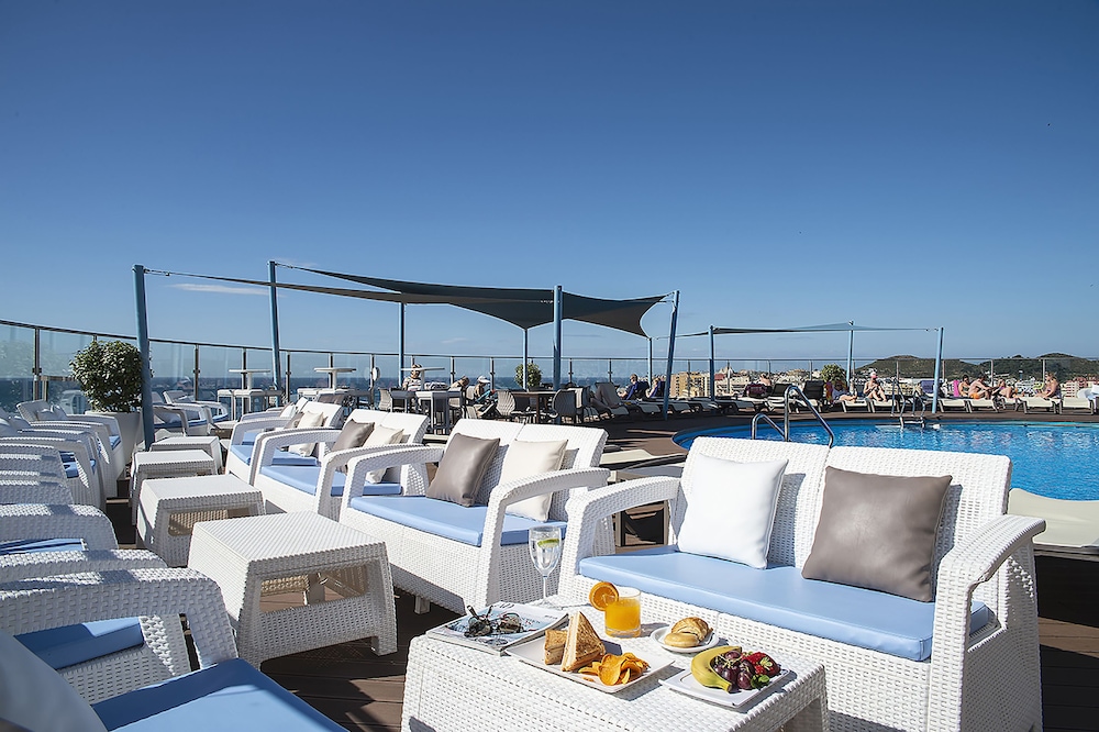 Hotel El Puerto by Pierre & Vacances — Swimming pool in Fuengirola, Andalusia