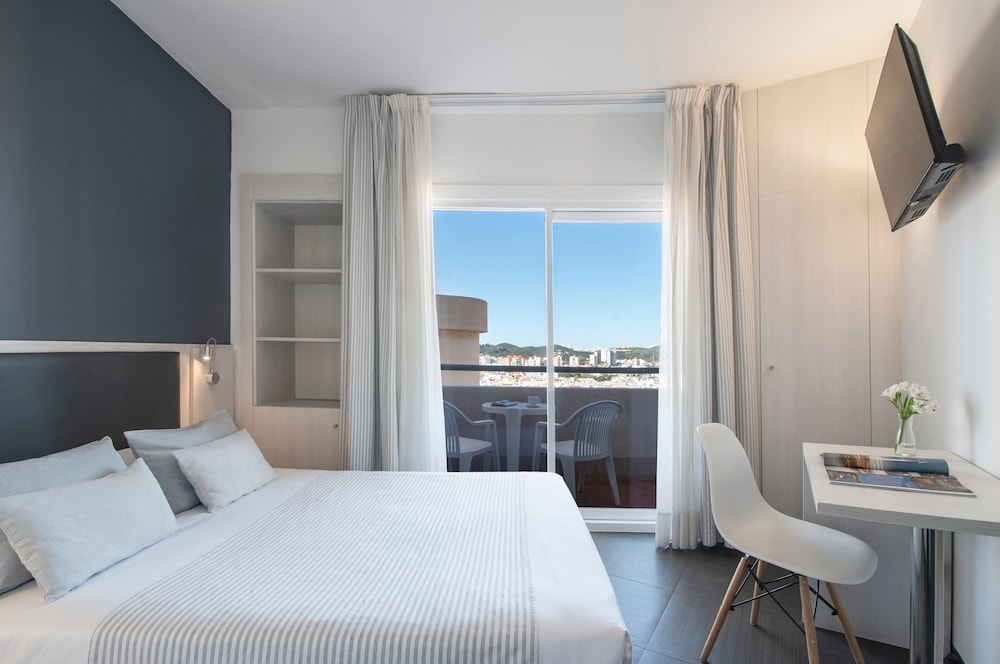 Hotel El Puerto by Pierre & Vacances — Hotel rooms in Fuengirola, Andalusia