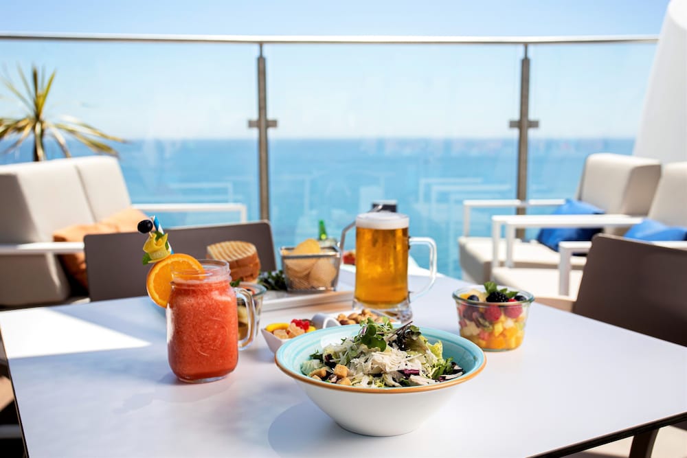 Hotel El Puerto by Pierre & Vacances — Restaurant & bars in Fuengirola, Andalusia