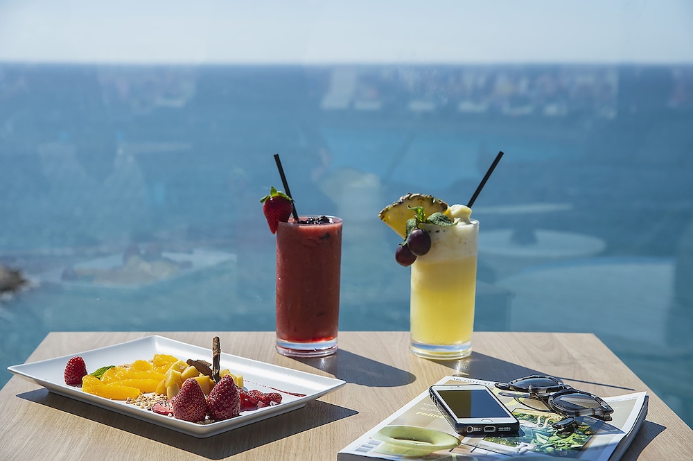 Hotel El Puerto by Pierre & Vacances — Restaurant & bars in Fuengirola, Andalusia
