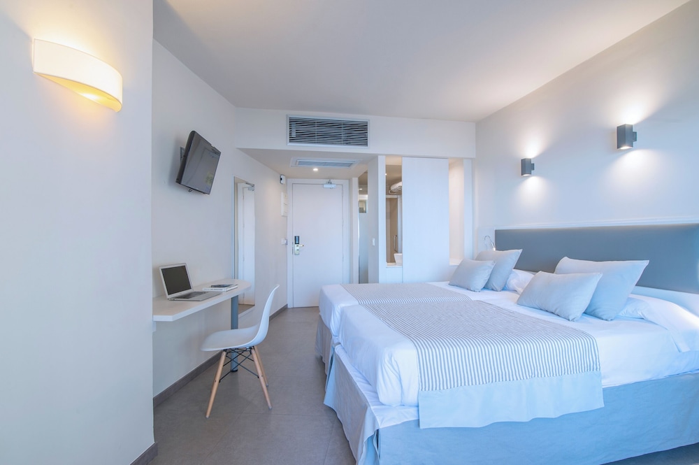 Hotel El Puerto by Pierre & Vacances — Hotel rooms in Fuengirola, Andalusia
