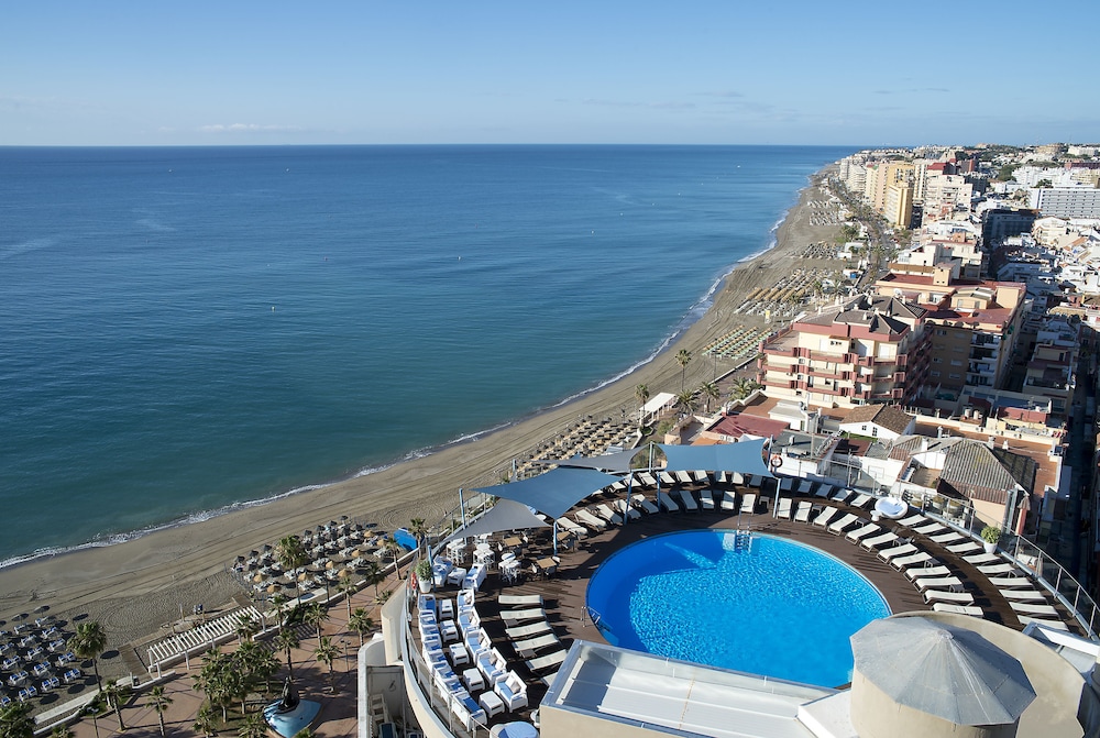 Hotel El Puerto by Pierre & Vacances — Swimming pool in Fuengirola, Andalusia