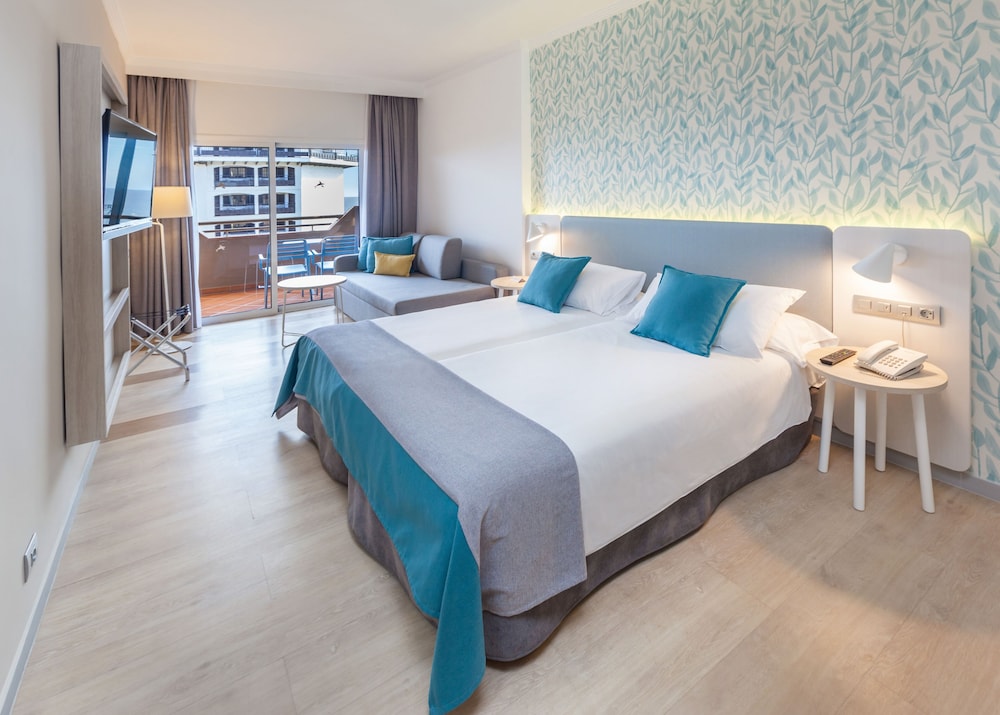 Abora Continental by Lopesan Hotels - All Inclusive — Hotel rooms in Playa del Ingles, Canary Islands