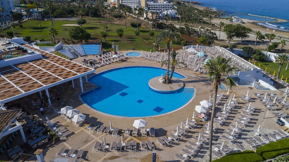 Leonardo Laura Beach & Splash Resort — Swimming pool in Chlorakas, Paphos Region