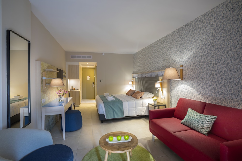 Leonardo Laura Beach & Splash Resort — Hotel rooms in Chlorakas, Paphos Region