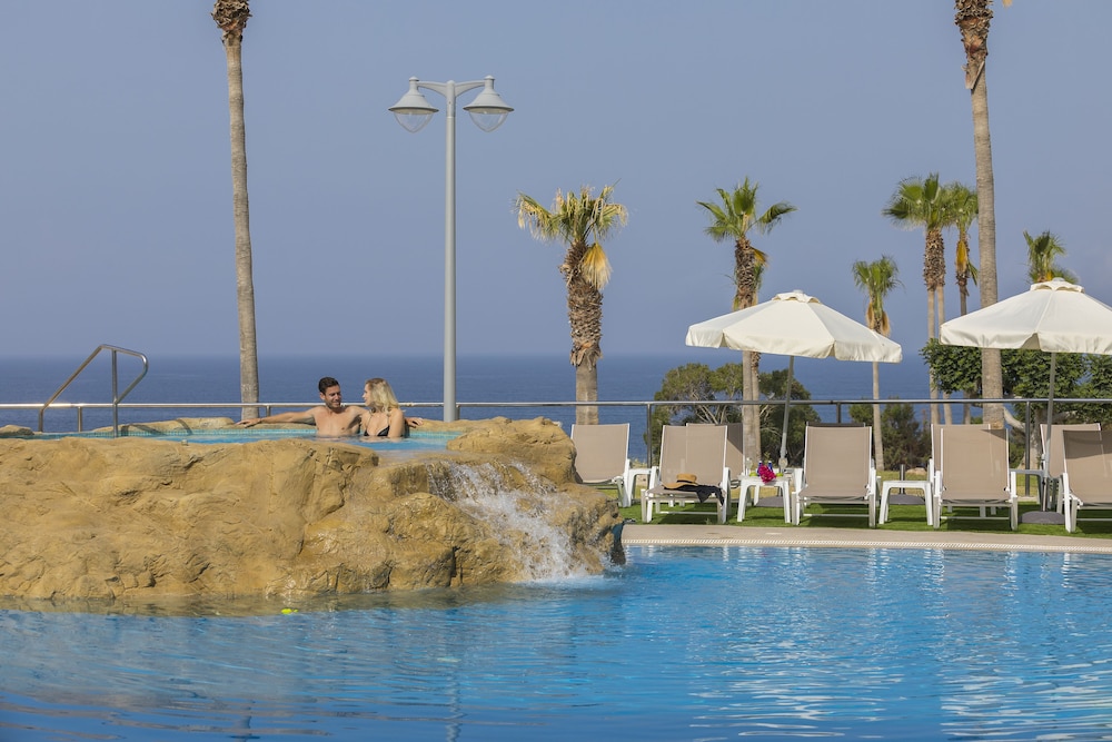 Leonardo Laura Beach & Splash Resort — Swimming pool in Chlorakas, Paphos Region