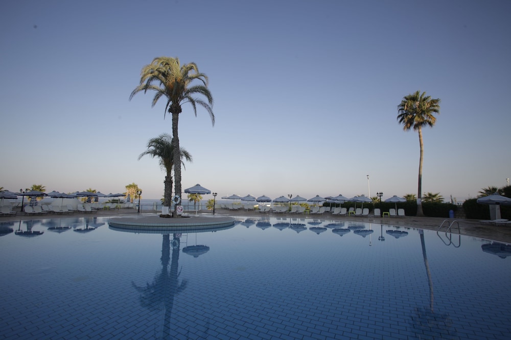 Leonardo Laura Beach & Splash Resort — Swimming pool in Chlorakas, Paphos Region