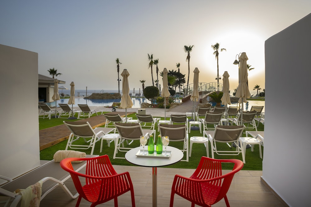 Leonardo Laura Beach & Splash Resort — Swimming pool in Chlorakas, Paphos Region