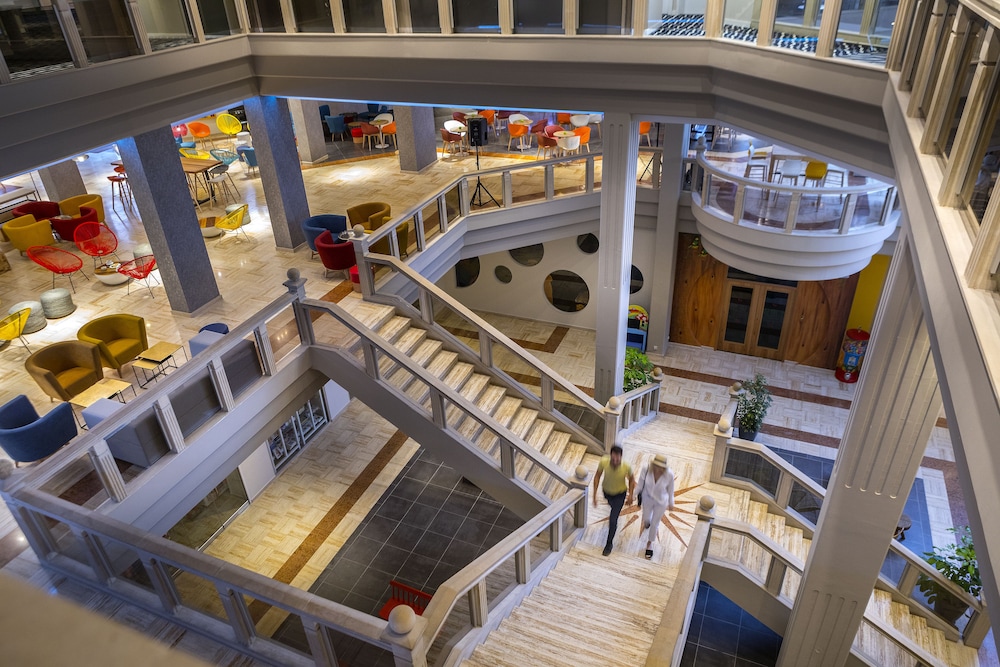 Leonardo Laura Beach & Splash Resort — Hotel building in Chlorakas, Paphos Region