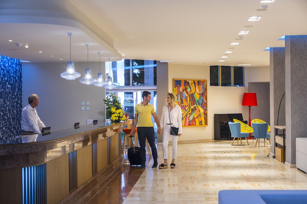 Leonardo Laura Beach & Splash Resort — Hotel building in Chlorakas, Paphos Region