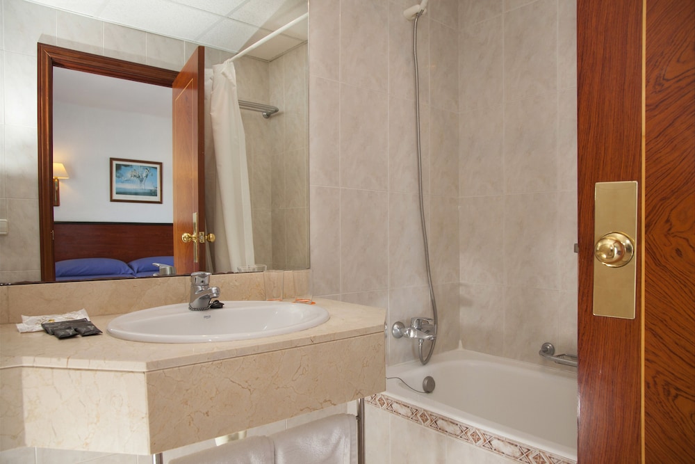 Hotel HSM Reina del Mar — Hotel rooms in Playa de Palma, Balearic Islands