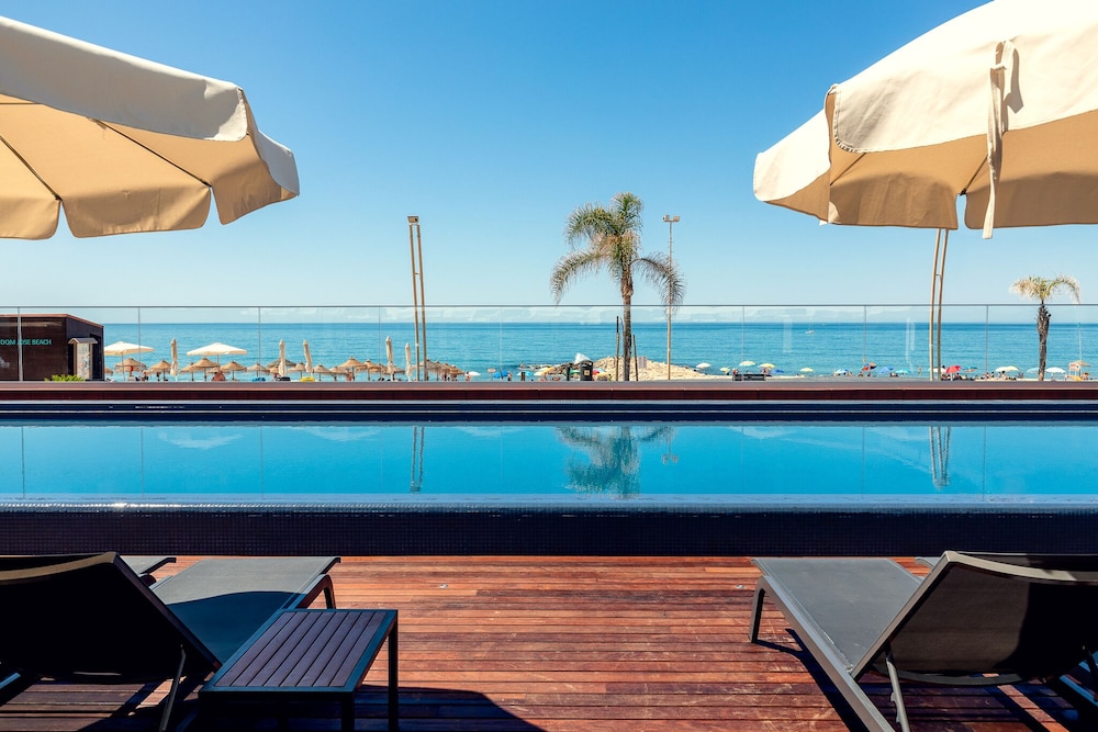 Dom Jose Beach Hotel — Swimming pool in Quarteira, Faro