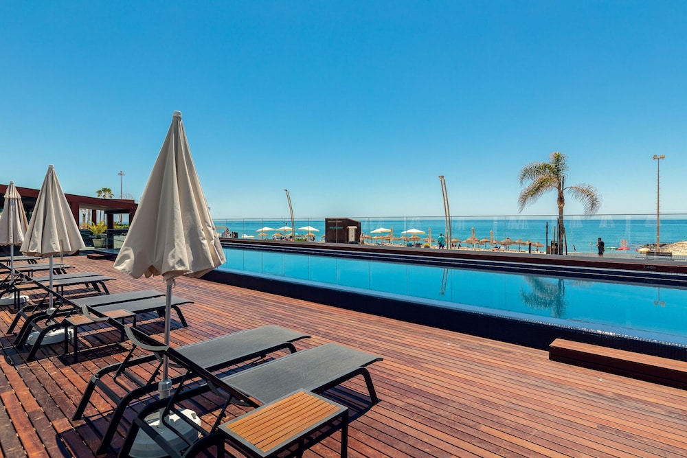 Dom Jose Beach Hotel — Swimming pool in Quarteira, Faro