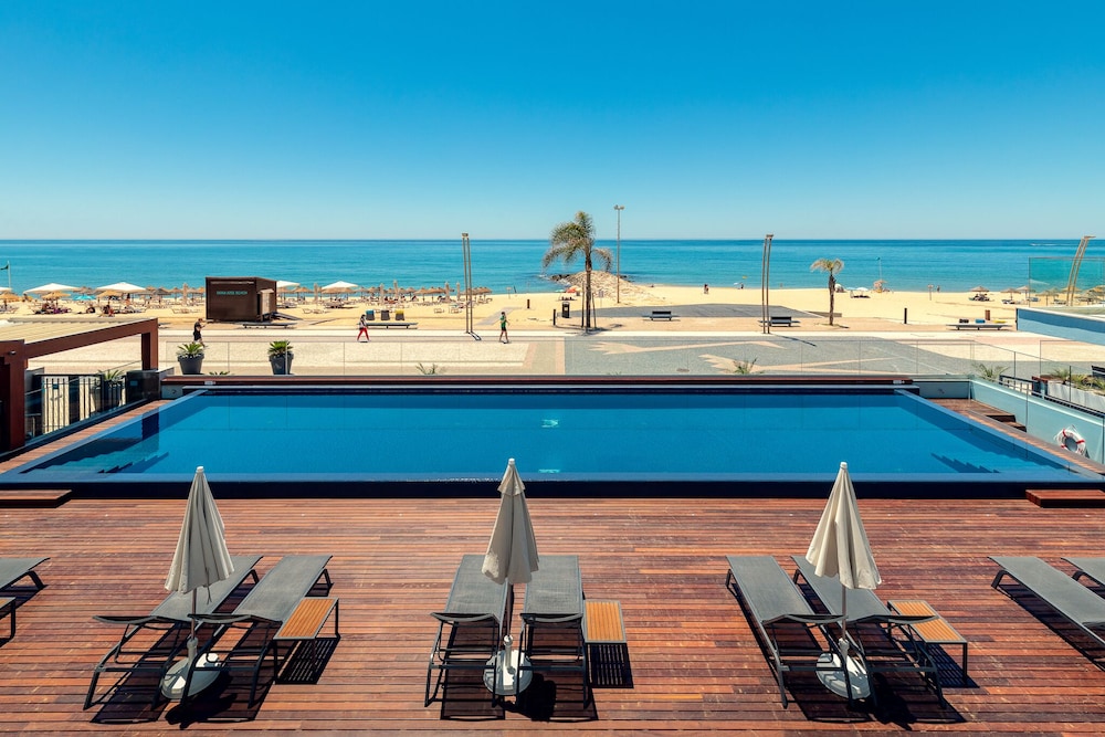 Dom Jose Beach Hotel — Swimming pool in Quarteira, Faro