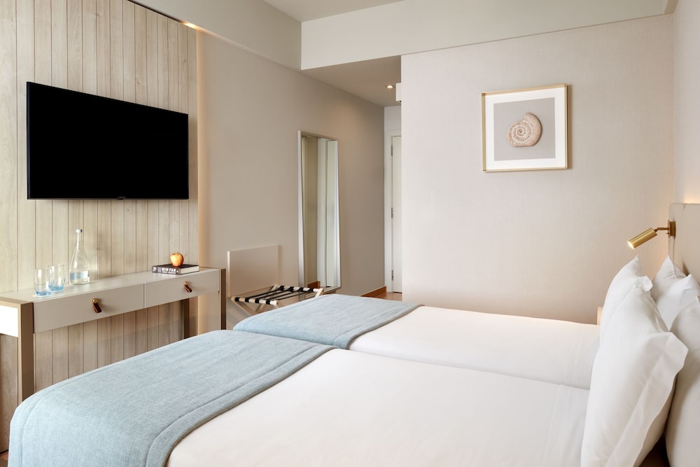 Dom Jose Beach Hotel — Hotel rooms in Quarteira, Faro