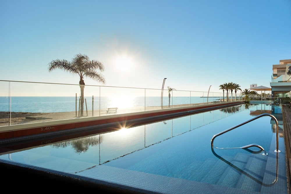 Dom Jose Beach Hotel — Swimming pool in Quarteira, Faro
