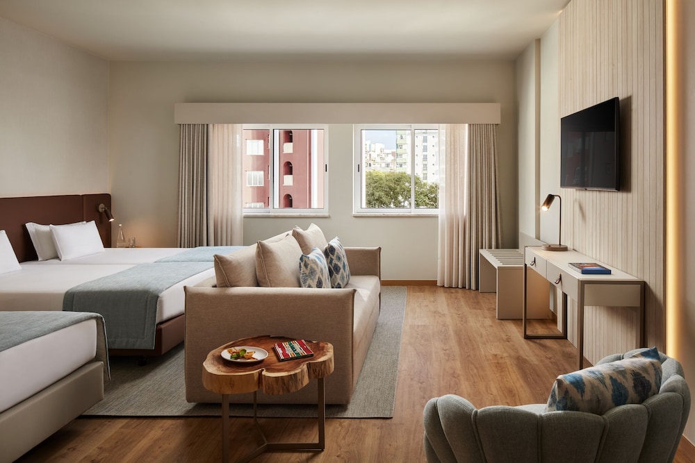 Dom Jose Beach Hotel — Hotel rooms in Quarteira, Faro