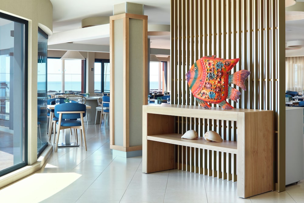 Dom Jose Beach Hotel — Restaurant & bars in Quarteira, Faro