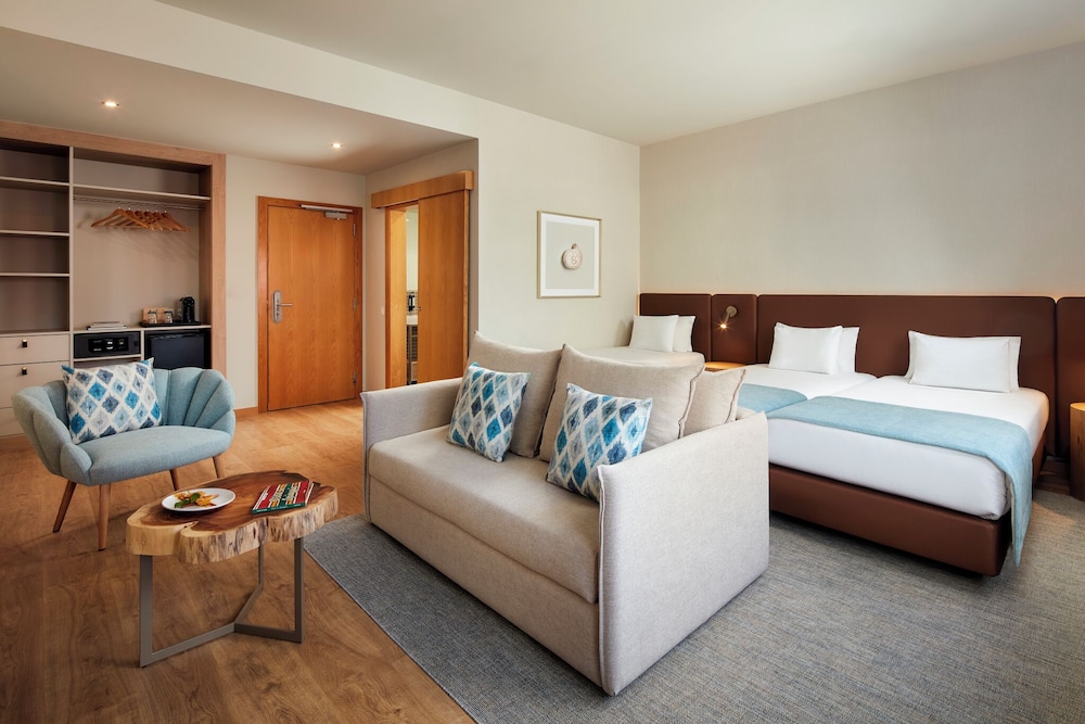 Dom Jose Beach Hotel — Hotel rooms in Quarteira, Faro
