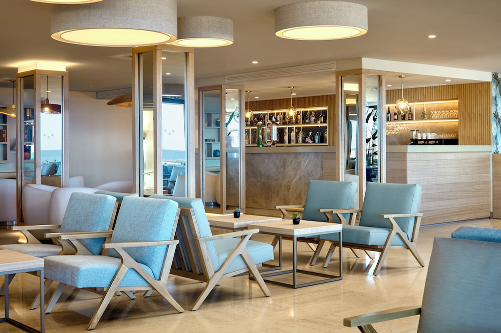 Dom Jose Beach Hotel — Restaurant & bars in Quarteira, Faro