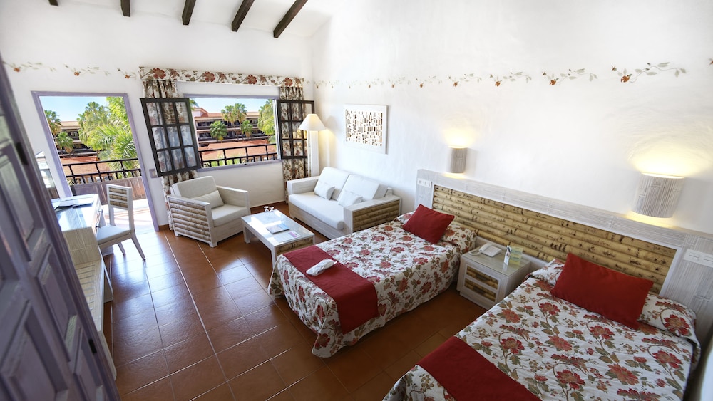 Hotel Parque Tropical — Hotel rooms in Playa del Ingles, Canary Islands
