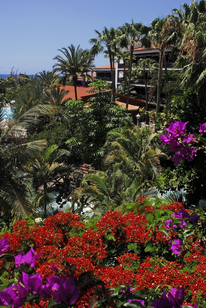 Hotel Parque Tropical — Swimming pool in Playa del Ingles, Canary Islands