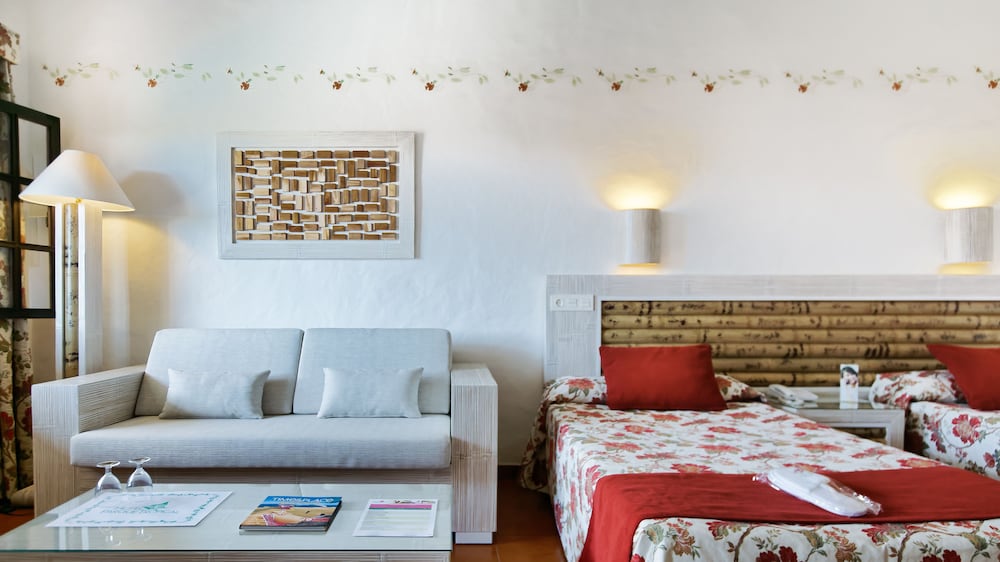 Hotel Parque Tropical — Hotel rooms in Playa del Ingles, Canary Islands