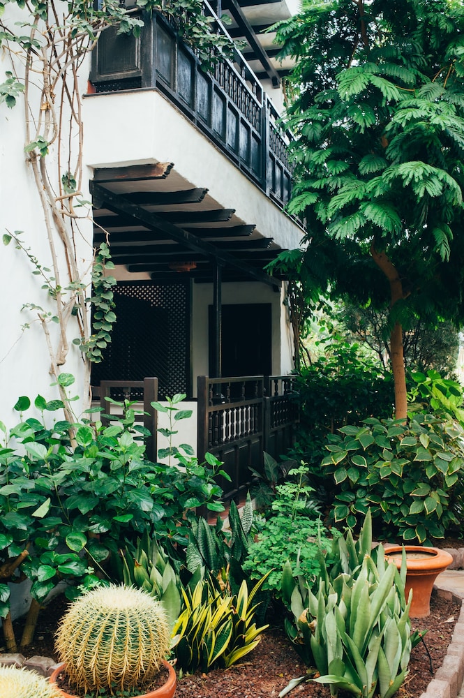 Hotel Parque Tropical — Hotel building in Playa del Ingles, Canary Islands