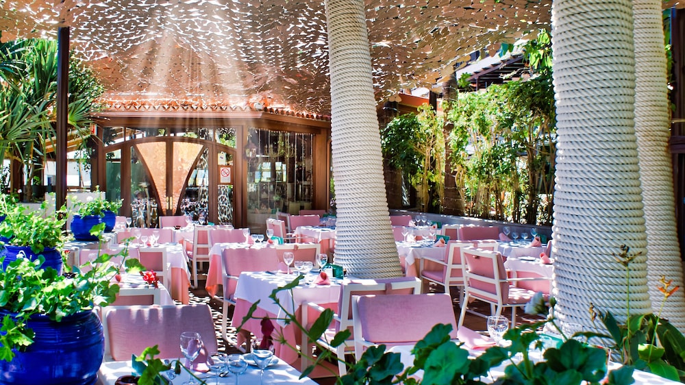 Hotel Parque Tropical — Restaurant & bars in Playa del Ingles, Canary Islands