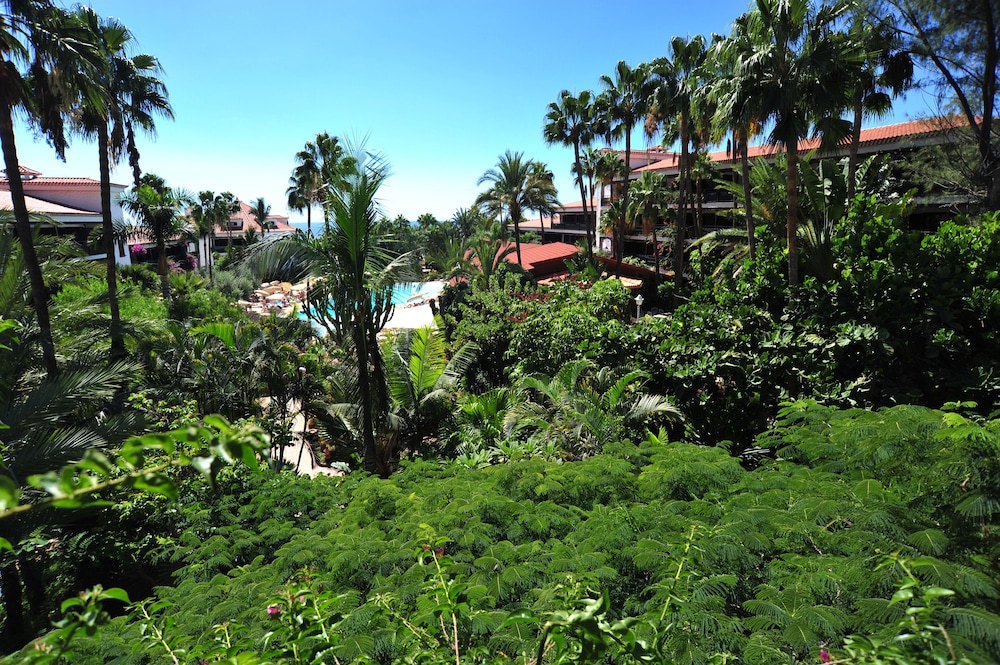 Hotel Parque Tropical — Swimming pool in Playa del Ingles, Canary Islands