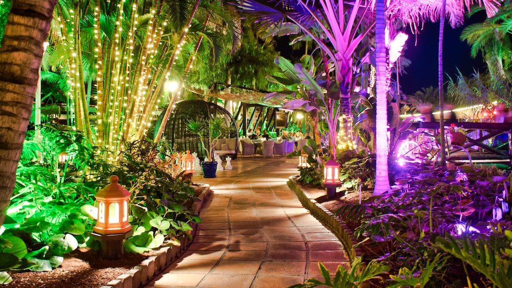 Hotel Parque Tropical — Hotel building in Playa del Ingles, Canary Islands