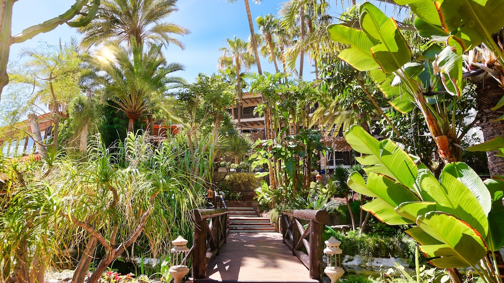 Hotel Parque Tropical — Hotel building in Playa del Ingles, Canary Islands