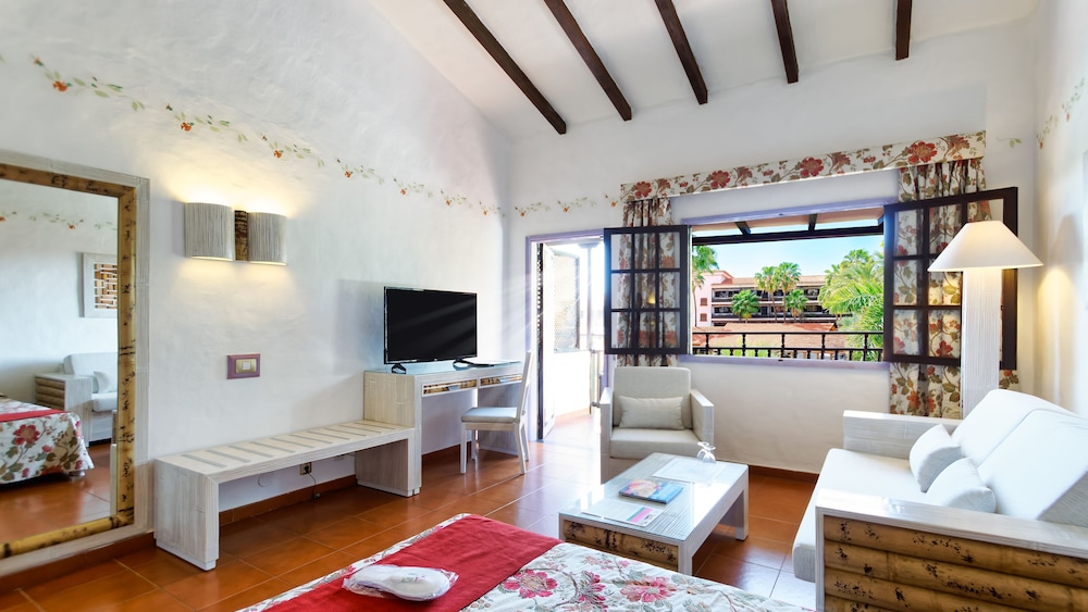 Hotel Parque Tropical — Hotel rooms in Playa del Ingles, Canary Islands