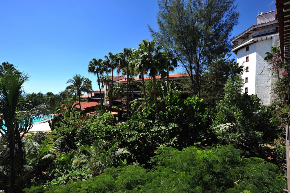 Hotel Parque Tropical — Hotel building in Playa del Ingles, Canary Islands