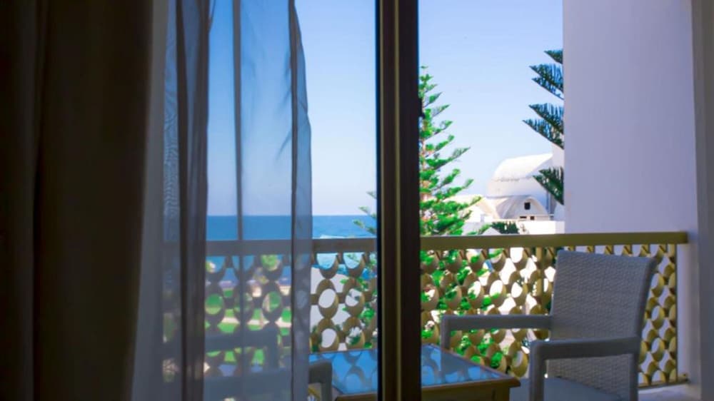 Amir Palace — Hotel rooms in Skanes inc. Monastir, Monastir