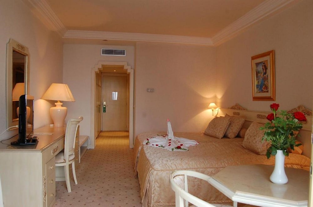 Amir Palace — Hotel rooms in Skanes inc. Monastir, Monastir