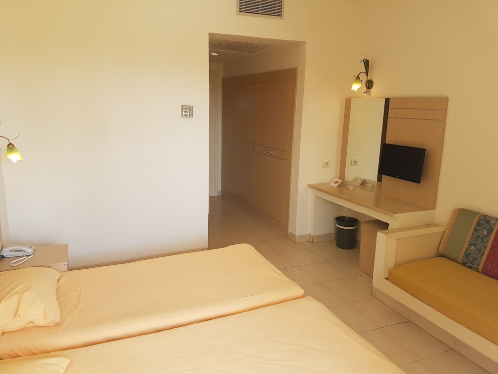 Omar Khayam Resort & Aqua Park — Hotel rooms in Hammamet, Nabeul