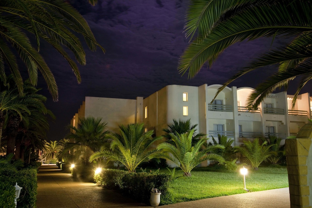 Omar Khayam Resort & Aqua Park — Hotel building in Hammamet, Nabeul