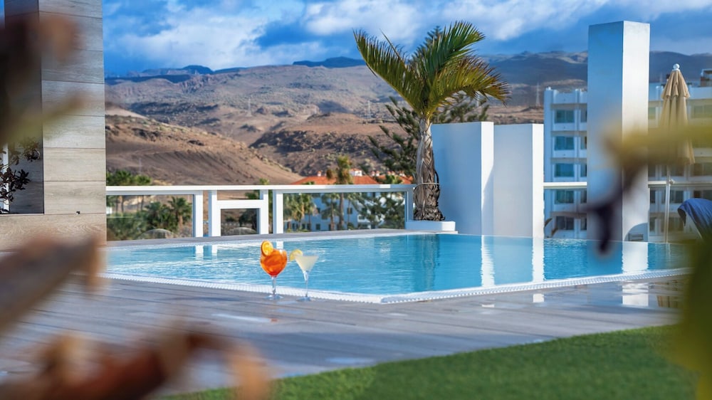 Bluesea Marieta — Swimming pool in Playa del Ingles, Canary Islands