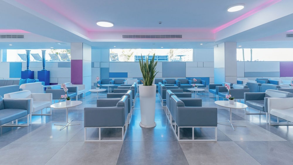 Bluesea Marieta — Hotel building in Playa del Ingles, Canary Islands