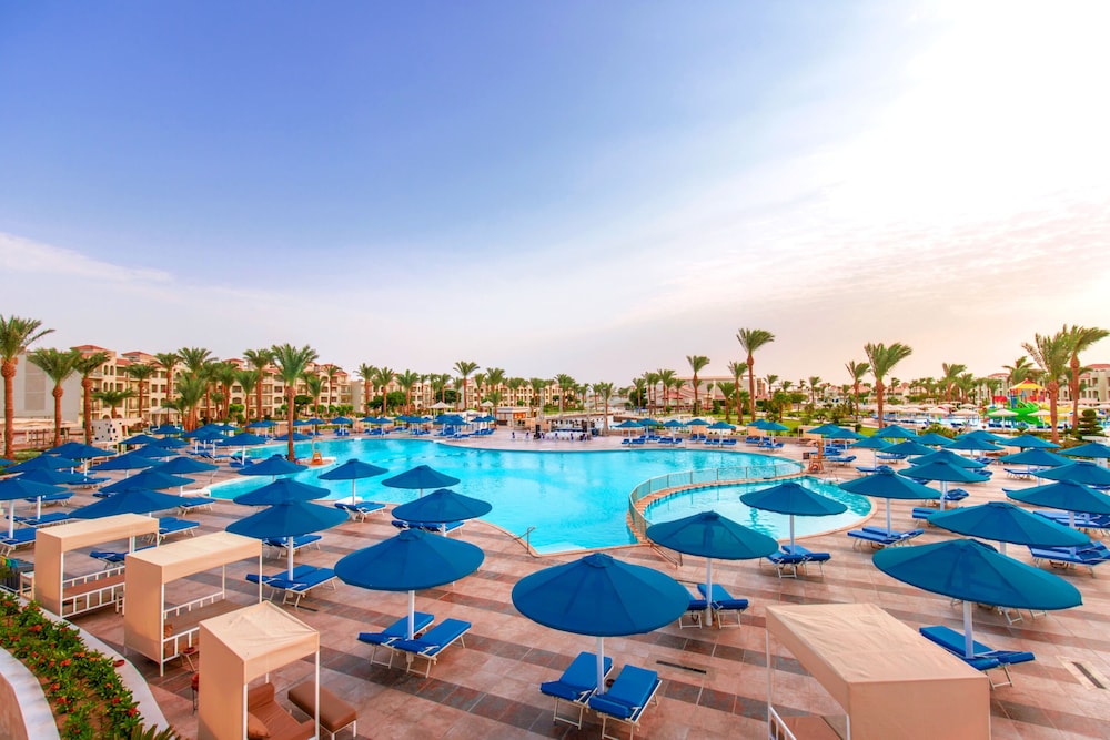 Pickalbatros Dana Beach Resort - Hurghada — Swimming pool in Hurghada, Red Sea