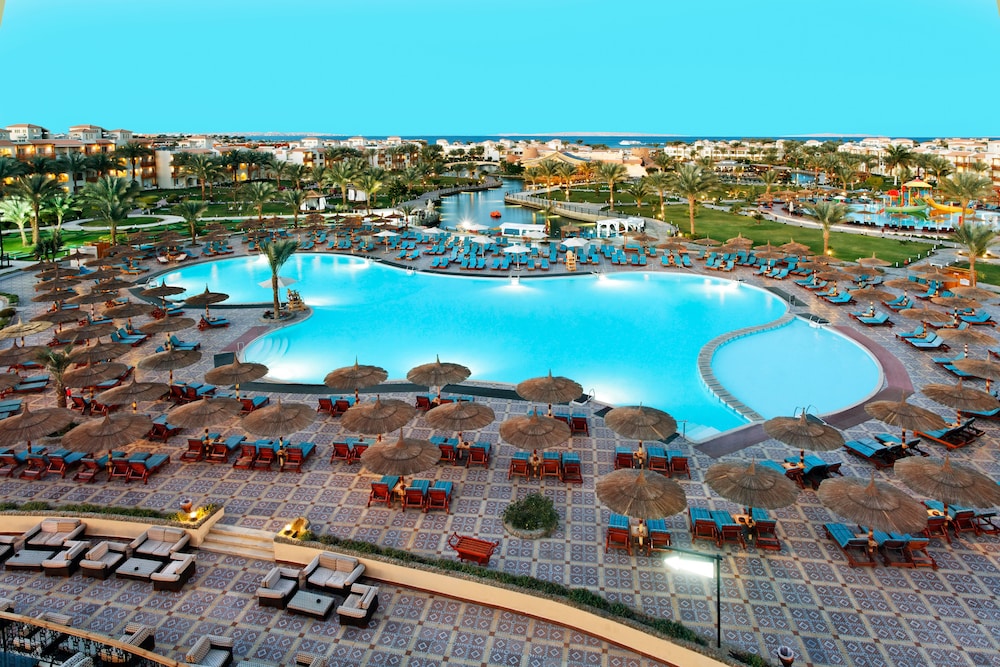 Pickalbatros Dana Beach Resort - Hurghada — Swimming pool in Hurghada, Red Sea