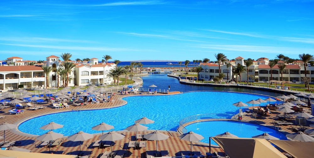 Pickalbatros Dana Beach Resort - Hurghada — Swimming pool in Hurghada, Red Sea