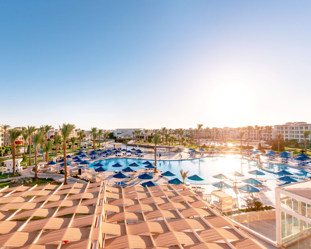 Pickalbatros Dana Beach Resort - Hurghada — Swimming pool in Hurghada, Red Sea