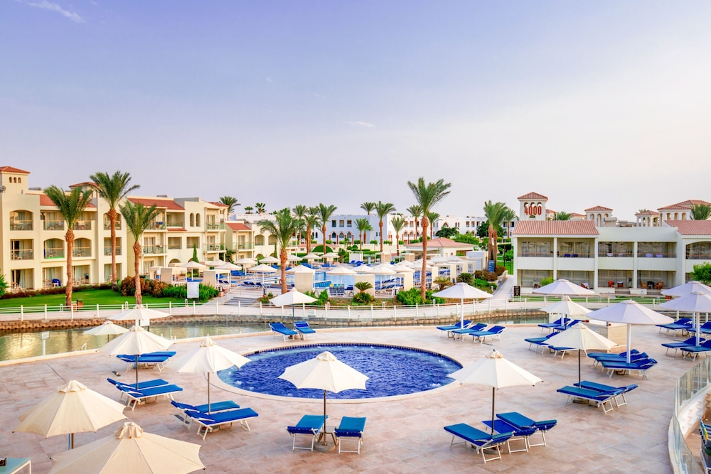 Pickalbatros Dana Beach Resort - Hurghada — Swimming pool in Hurghada, Red Sea