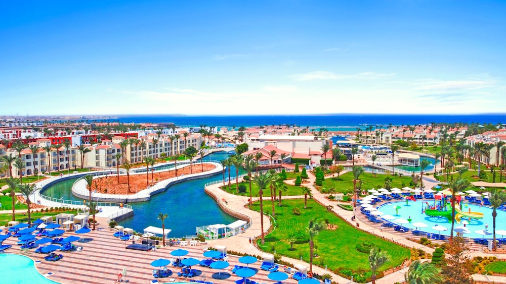 Pickalbatros Dana Beach Resort - Hurghada — Swimming pool in Hurghada, Red Sea