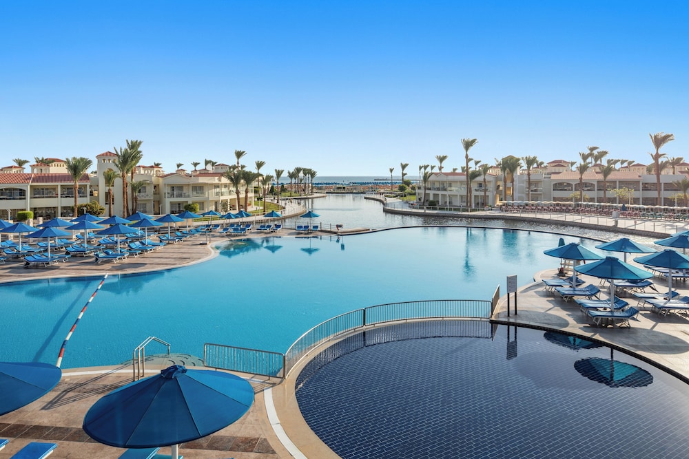 Pickalbatros Dana Beach Resort - Hurghada — Swimming pool in Hurghada, Red Sea