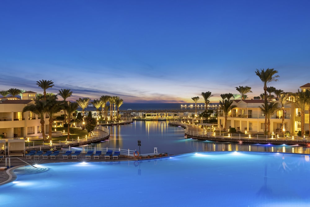 Pickalbatros Dana Beach Resort - Hurghada — Swimming pool in Hurghada, Red Sea