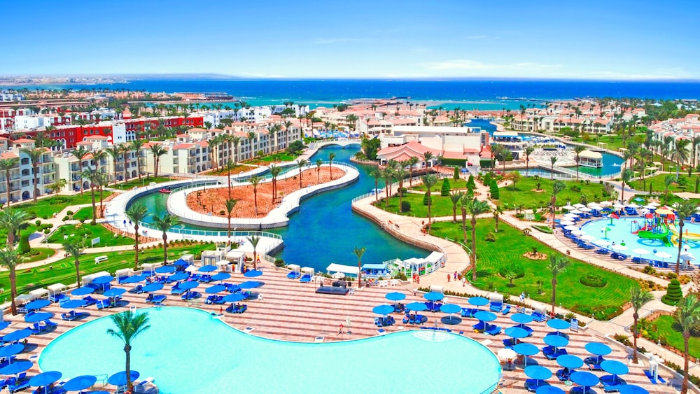 Pickalbatros Dana Beach Resort - Hurghada — Swimming pool in Hurghada, Red Sea